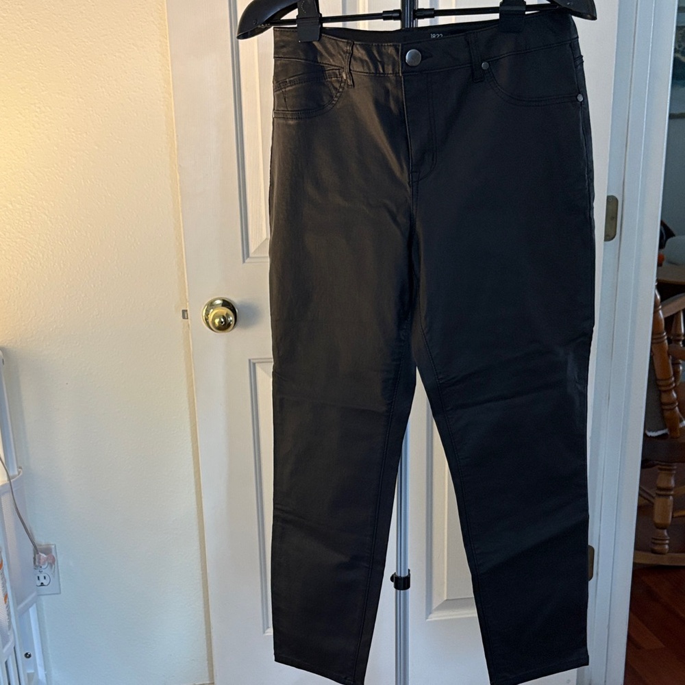 1822 Denim Sleek Black Pants